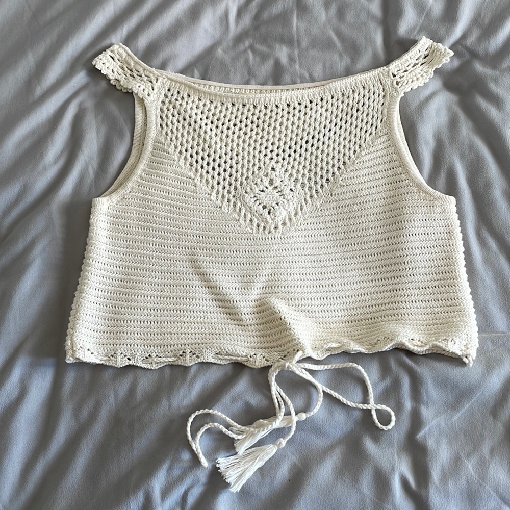 Crocheted, crop top with tie at the bottom — PACSUN